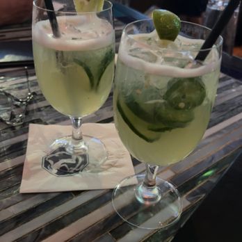 L'Onda Lounge - two cocktails on a table - Lounges Near Me - Long Beach, New York