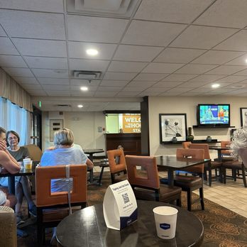 Hampton Inn by Hilton Indianapolis-South - Dining room - Hotels Near Me - Indianapolis, Indiana
