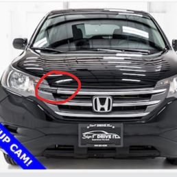 Crack in grill, with chrome missing. Very visible. Crack in grill, with chrome missing. Very visible.