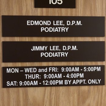 Jimmy Lee DPM - Front door with a new business hours sign. - Podiatrists Near Me - Arcadia, California