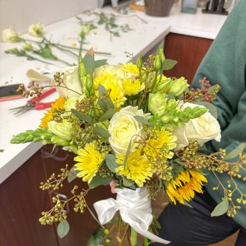 Blooms and Balloons - Floral Designers Near Me