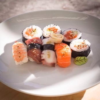 Yoshi Sushi - Sushi Bars Near Me - Göteborg, O