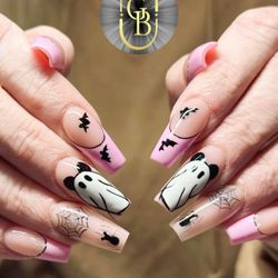 Graham Nail Bar - IG: Graham.naibar
FB: Graham.naibar