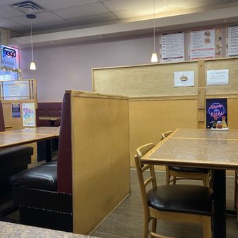 Hee Rae Deung - a restaurant with tables and booths - Korean Near Me - Coquitlam, British Columbia
