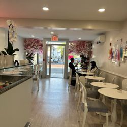 Arome Caffe & Patisserie - Indoor seating