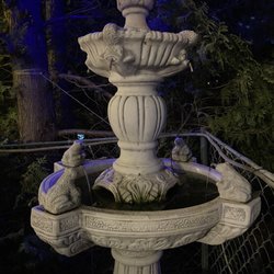 Amber - Springbrunnen im gemütlichen Wirtsgarten