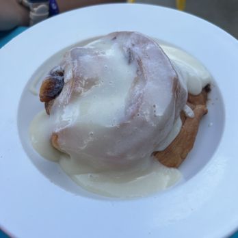 Big Bear Biscuits - Cinnamon roll - Breakfast & Brunch Near Me - Indianapolis, Indiana