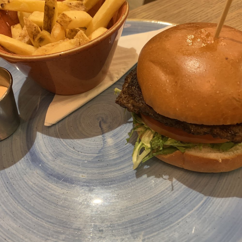 Giraffe - Hamburger - Food Near Me - London Gatwick, WSX Giraffe - Hamburger - Food Near Me - London Gatwick, WSX