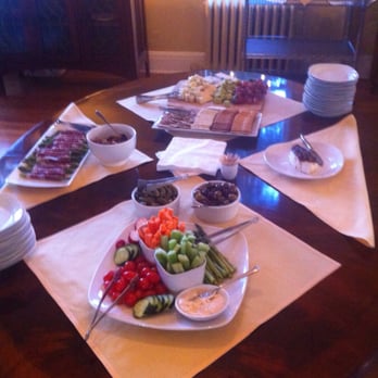 Princess Anne Hotel - Afternoon hors d'oeuvres...so delicious! - Hotels Near Me - Asheville, North Carolina