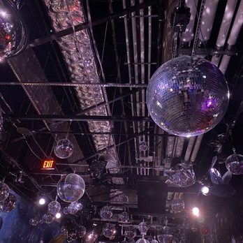 Discoshow - Waiting in the bar area. - Performing Arts Near Me - Las Vegas, Nevada