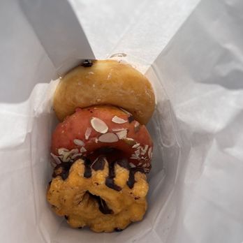 Baked N' Denver - 1/2 Dozen Assorted Donuts (6 selected by our staff) - Donuts Near Me - Denver, Colorado Baked N' Denver - 1/2 Dozen Assorted Donuts (6 selected by our staff) - Donuts Near Me - Denver, Colorado