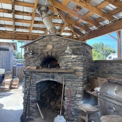 High Tides "The Black Pearl" Tiki Bar - Delicious wood fired cheese and pepperoni pizza!