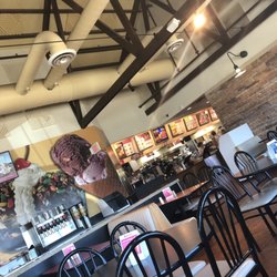Braum's Ice Cream & Dairy Stores - Dining area