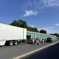 Hartnell Mini Storage - Loading semi