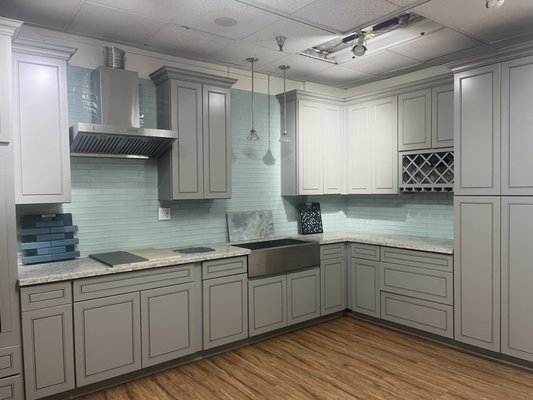 Kitchen Services - Juan Construction Handyman is a company with a solid 10-year track record in the construction and maintenance services industry. With a decade of experience in the market, we have demonstrated our commitment to excellence and customer satisfaction.