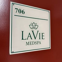 La Vie Aesthetic Medicine - La Vie door sign