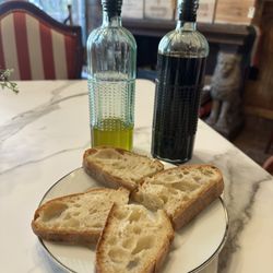 Via Maestra Enoteca - Complimentary bread with olive oil & balsamic vinegar