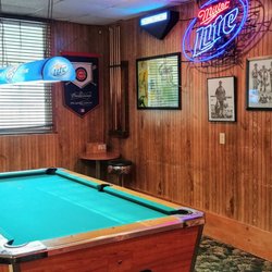 Whimp's Place - Pool anyone?