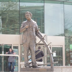 Mark Twain Statue