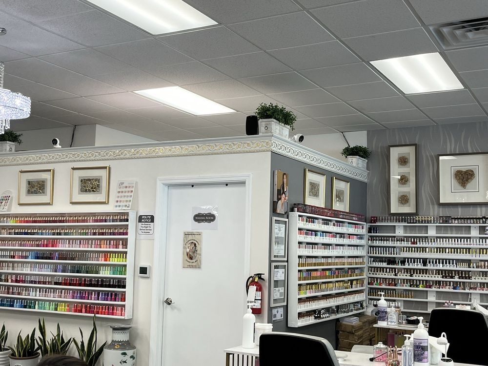 Obsession Nails Salon Logo