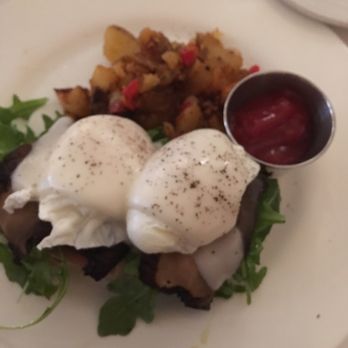 The Hudson House - Been here many times for dinner and had my first brunch today! Prosciutto and portobello egg Benedict - New American Near Me - Nyack, New York The Hudson House - Been here many times for dinner and had my first brunch today! Prosciutto and portobello egg Benedict - New American Near Me - Nyack, New York