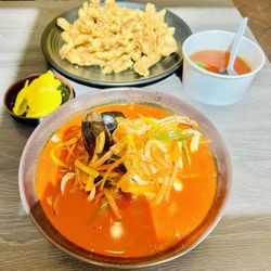 Pan Holic - Sweet and sour sauce with pork and Jjamppong (Spicy Seafood Noodle Soup)
