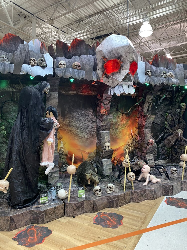 SPIRIT HALLOWEEN CLOSED Updated June 2024 11540 South St