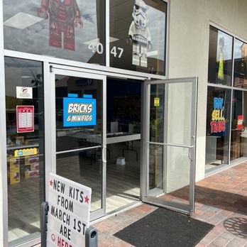 Bricks and Minifigs - Sarasota - Toy Stores Near Me - Sarasota, Florida