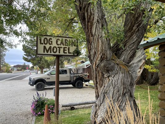 Log Cabin Motel by null