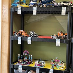 Bricks & Minifigs