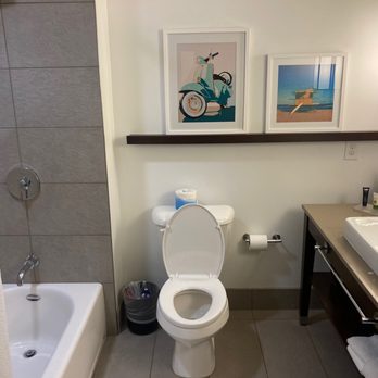 Sun Coast Park - Bathroom in King room. - Hotels Near Me - Anaheim, California Sun Coast Park - Bathroom in King room. - Hotels Near Me - Anaheim, California