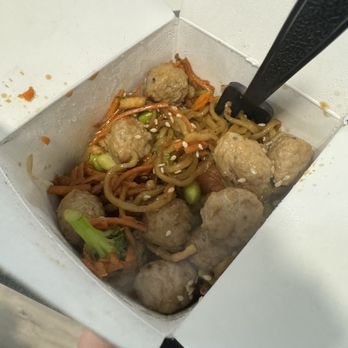honeygrow - Sesame Garlic - Salad Near Me - Hoboken, New Jersey