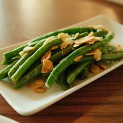 Almondine green beans