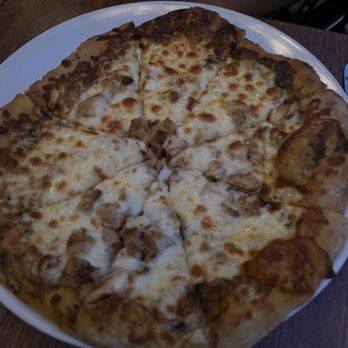 Stella Notte - Stella Notte pizza: Alfredo, tomato & pesto sauce, blackened chicken, mozzarella - Italian Near Me - Ellicott City, Maryland