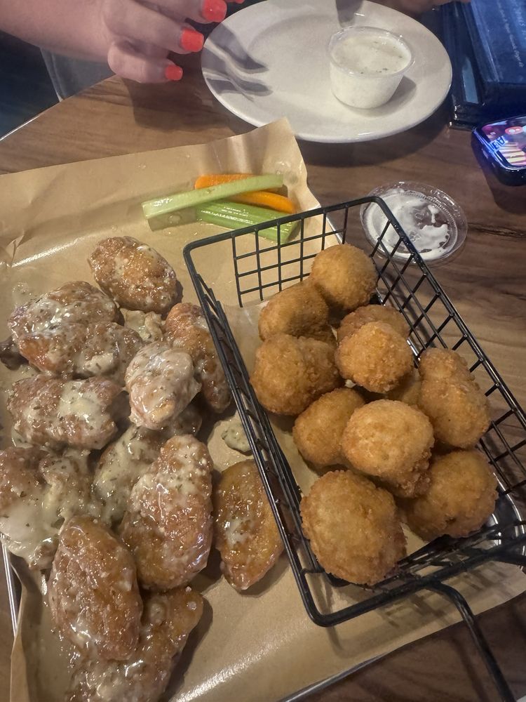 Tunnel Vision Sportsbar & Grill