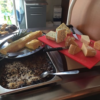 Les 3 Buffets - French Near Me - Tarascon-sur-Ariège, 09