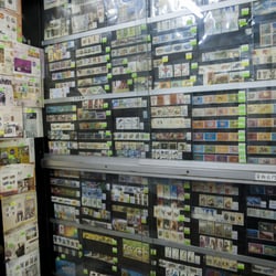華人郵票公司 - 店內貼滿晒郵票！