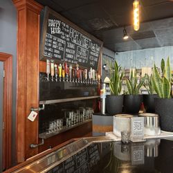High Street Pizza & Pour House - Bar