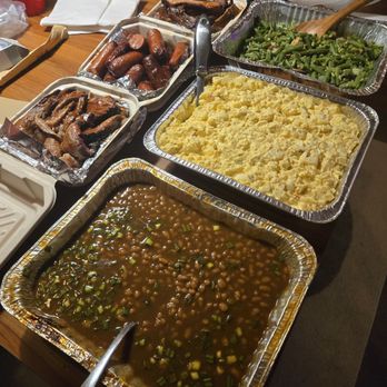 Rodney's Ribs - Brisket, ribs, links, baked beans, potato salad, green beans - Food Trucks Near Me - Pasadena, California