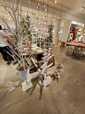 Crate & Barrel by null