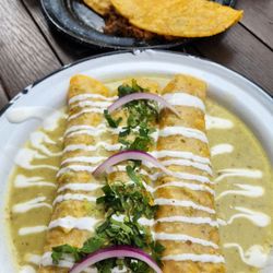 Me Muero de Hambre - ENCHILADAS DE POLLO Y RES!