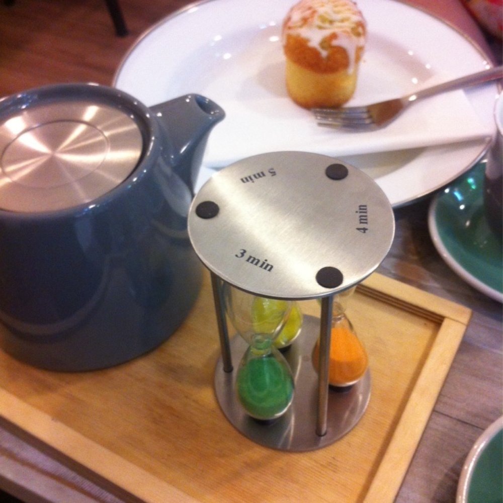 Herbal tea is timed to perfection. Lemon drizzle cake is delicious!