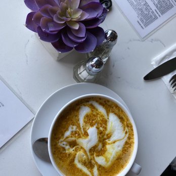 Bru's Wiffle - Honey Turmeric Latte - Breakfast & Brunch Near Me - Santa Monica, California