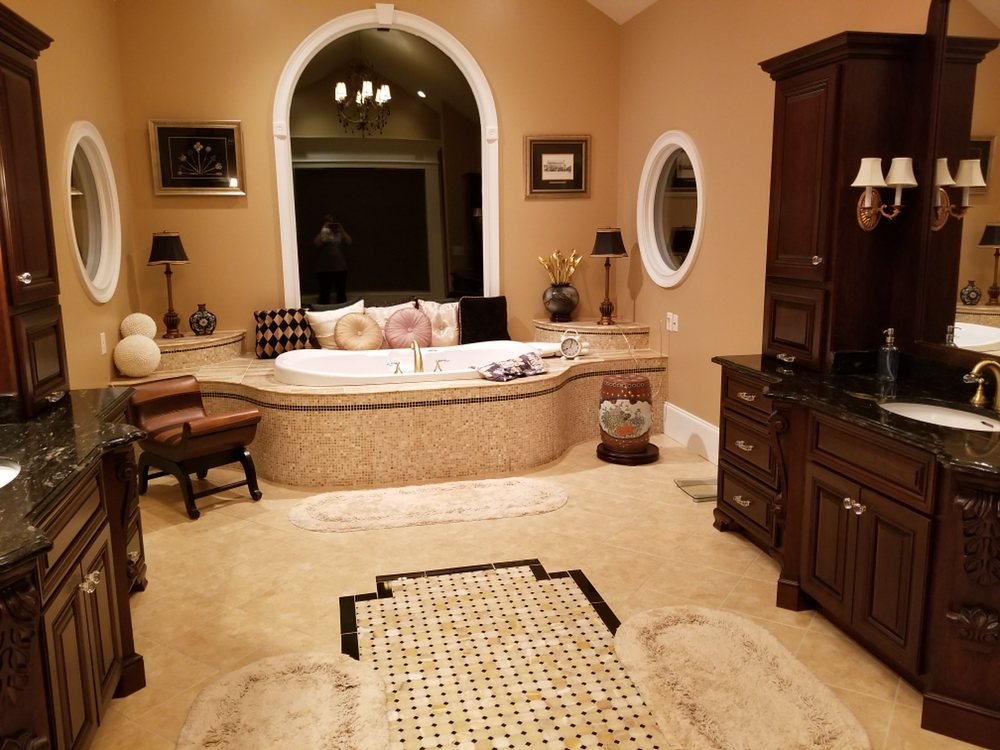 LISA’S MORE THAN A MAID Updated June 2024 1301 West Blvd