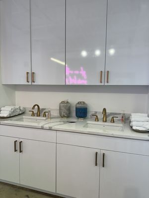 Glo Nail Lounge & Spa