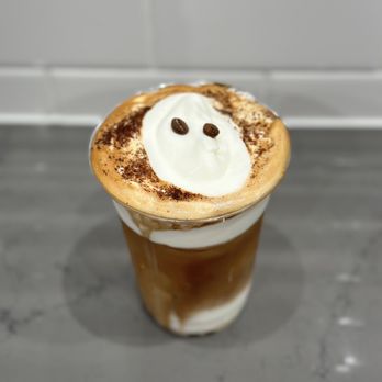 Re Coffee - Einspeinner latte - Desserts Near Me - Northridge, California