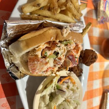 Tonys Chowder House - Lobster roll - Seafood Near Me - Mount Dora, Florida
