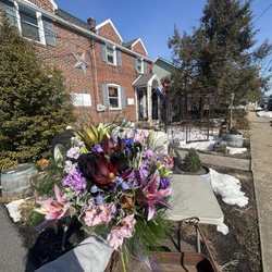 Everlasting Love Florist - Beautiful custom bouquet infront of the store !