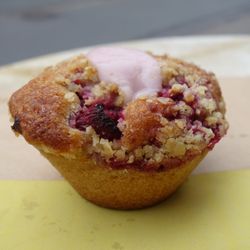 Det Rene Brød - Raspberry Muffin @endoedibles on Instagram for more
