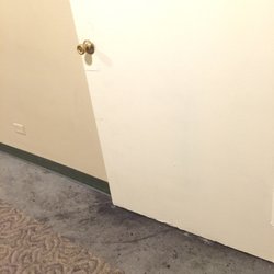 Colonnade Apts - Dirty filthy carpet that they said they will remove upon signing the lease smh liars it's been 6 months since I've been here